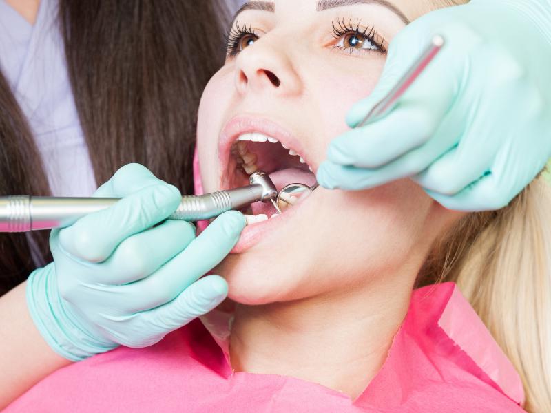 Diş Taşı Neden Oluşur?